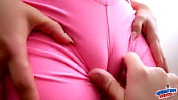 In a pair of tight leggings that exposes her puffy cameltoe, the perfect ASS 18-year-old