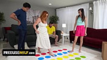 StepMom and StepSis are free to use, and you can get love from your stepfather and stepbrother by using the FreeUse MILF FFMM combination.