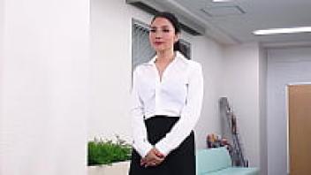 JAV Creampie's uncensored love for Japanese MILF at her boss's job interview