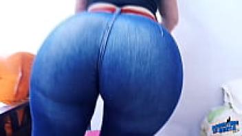 Huge Round Ass Tiny Waist Jeans Are About to Explode!