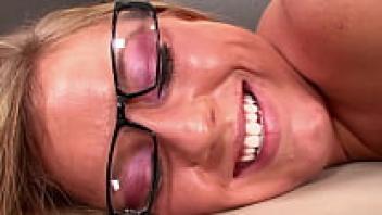 MILF HAS BIG PUSSY LIPS