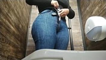 Recording patients urinating at the hospital