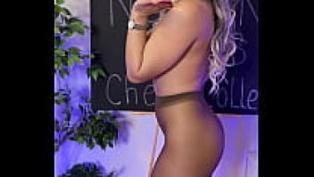 NYLON CLUB: SEXY MATURE IN SHEER BROWN PANTYHOSE