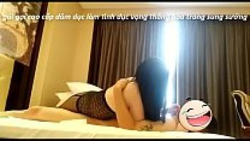 Lam Tinh with several girls from Vietnam.