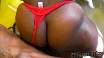 HOT BLACK HOUSEWIFE LOVED IN KITCHEN!