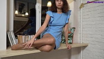 Teasing in the Pantyhose Collection, Regina Moonshine