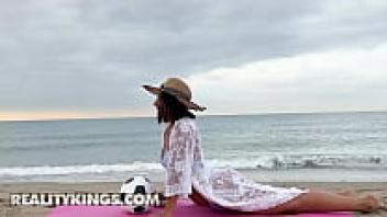 At the beach, Alika Penagos meets a hot man, and shortly after, he puts his dick inside her wet pussy. -REALITY KINGS