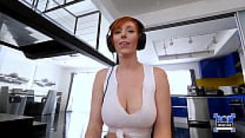 Geek for Video Games Miles Long, Lauren Phillips Blows Up Until She Gets Cum!