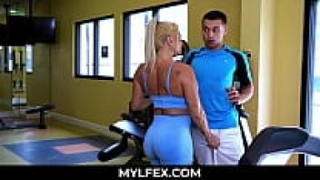 MylfeX.com Pummeling the Brat Gym Biy: Myles Long and Robbin Banx