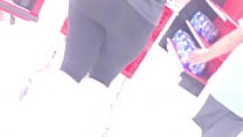 WHITE MILF BOOTY CANDID 5 SPANDEX