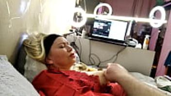 The nipples drag a mature bitch to the climax of pleasure.