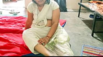 Boy-loving Indian Desi Bhabhi