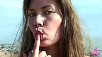 Juliette's Hardcore Fingering Orgasm and Raw Beach Masturbation!