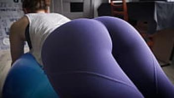 Fit Milf Bouncing on a Fitness Ball With Tight Ass