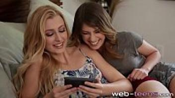 Lesbian blondes eat cunt