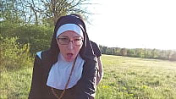 Before heading to church, this nun fills her ass with sperm!