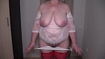 Striptease in a sex conversation with a stranger. A mature bbw shakes their large buttocks and natural breasts close to the webcam. A housewife's homemade obsession.