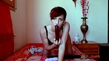 The Titless Babe Sucking Dildo on Leyre Blu Webcam