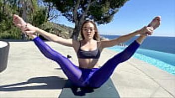 AdaptableWhile doing yoga, Katie Kush masturbates with two dildos in her pussy.