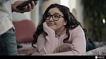 The spoiled stepdaughter gets the orgasm of her life when her spoiled stepfather freezes her.