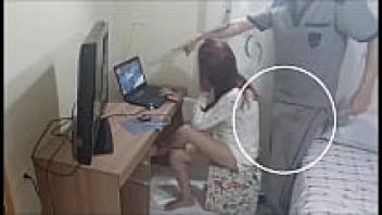 The lustful maintenance worker visits a young girl who is alone herself at home! concealed camera