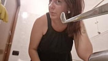 Sincere Laughter: Nicoletta's Collection of Uncomfortable Incidents in Public Toilets