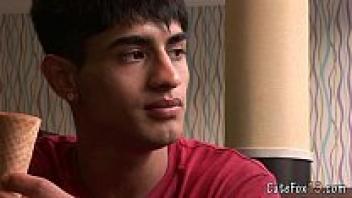 He receives some white meat from Swarthy Twink.