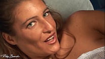 Vera Lady is an Italian beauty with an extremely bare pussy.