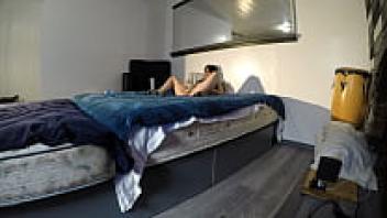 Scarlett Johnson, Left-Single