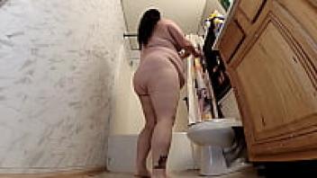 Cleaning the Bathroom with a Big Fat PAWG Housewife