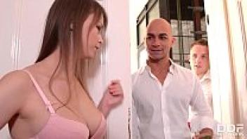 Beata Undine and Alysa had gaps in their extreme dp group sex orgy.