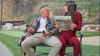 Brazzers / Ebony Mystique / Nasty Old Bench Flasher Meets Thirsty Jogging Nymph / stream full from www.zzfull.com/flas