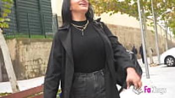 Tour of sex in Madrid. Nelia Estrada's enormous tits are aware of the capital.