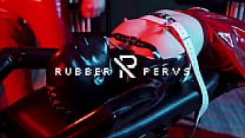 Taking a selfie with the Rubberslave