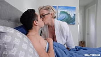 Download the complete version of Stepmom Sex Lessons / Reality Kings at rkfull.com/les