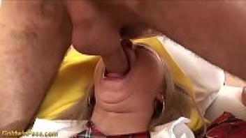 Teens' first lesson on pumping and deepthroat