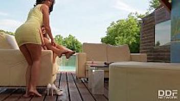 Foot Fetish Lesbians Who Are Stunning Vicky and Athina adore being outside.