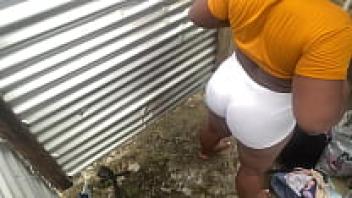 In a beach bungalow, an amateur camera was captured.