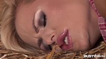 Wivien, a kinky glamorous and seductive girl, uses a purple sex toy to masturbate.