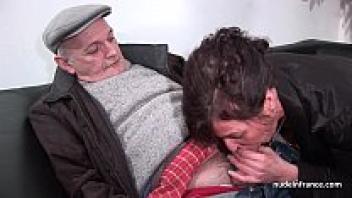 Mature amateur hard DP and three-way facialization with Papy Voyeur