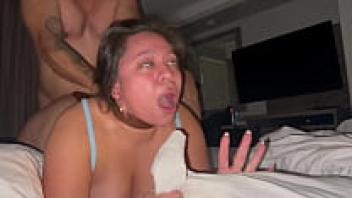 A Latina with a big buttocks receiving hard love