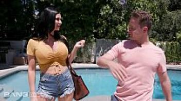 Trickery: The pool boy makes the busty MILF fall in love with him