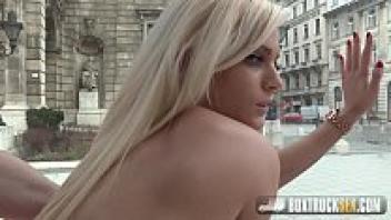 Candee Licious receives a complimentary massage