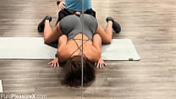 Naughty Brunette Was So Horny That She Loved Him. At the gymnasium!!!