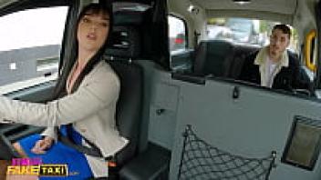 Female Fake Taxi Lady Gang Loves Her Passenger While Waiting at the Services